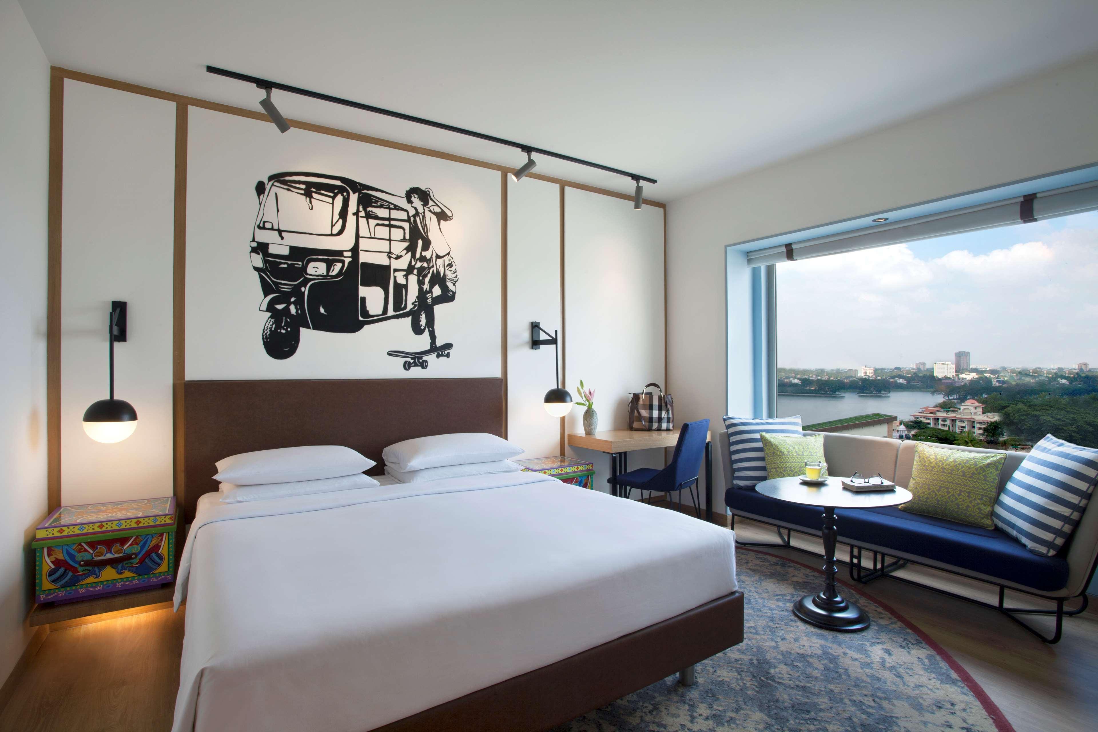 Hyatt Centric Mg Road Бангалор Екстериор снимка A room at the hotel