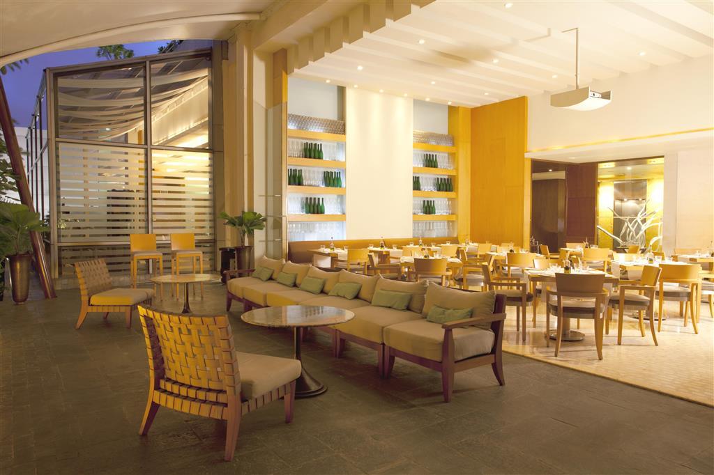 Hyatt Centric Mg Road Бангалор Екстериор снимка The interior of the restaurant