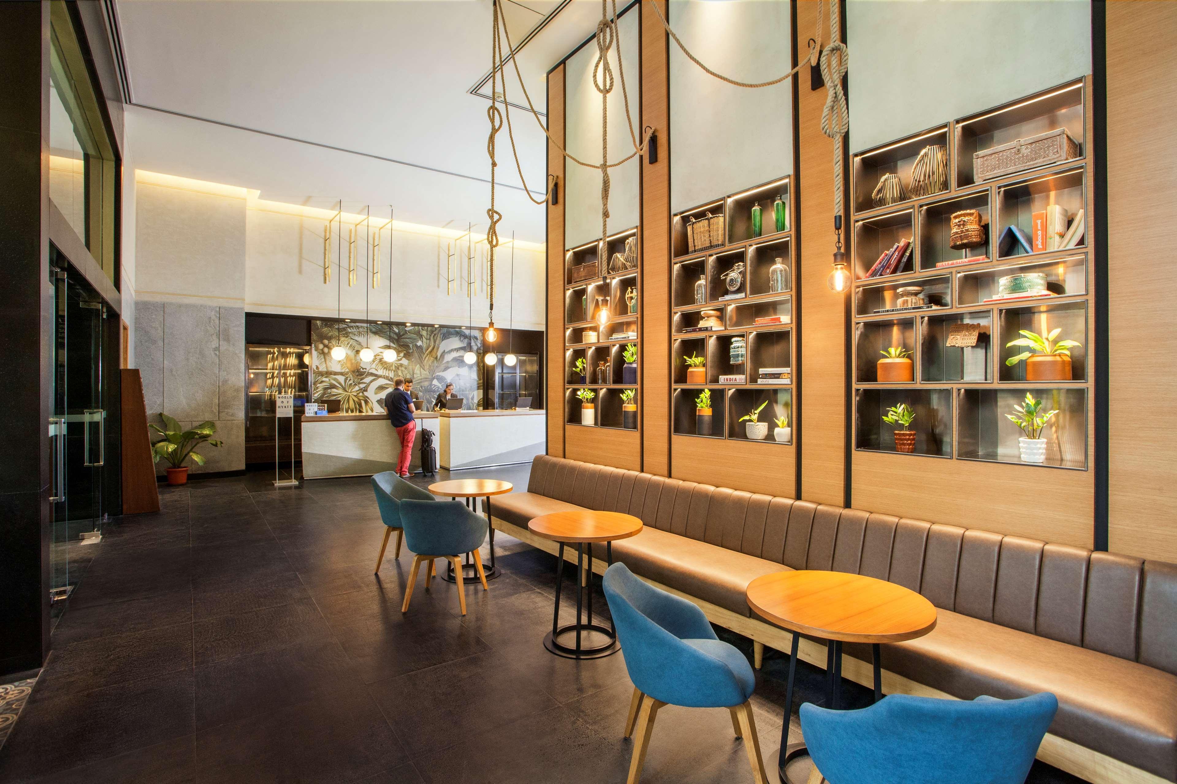 Hyatt Centric Mg Road Бангалор Екстериор снимка The interior of the restaurant
