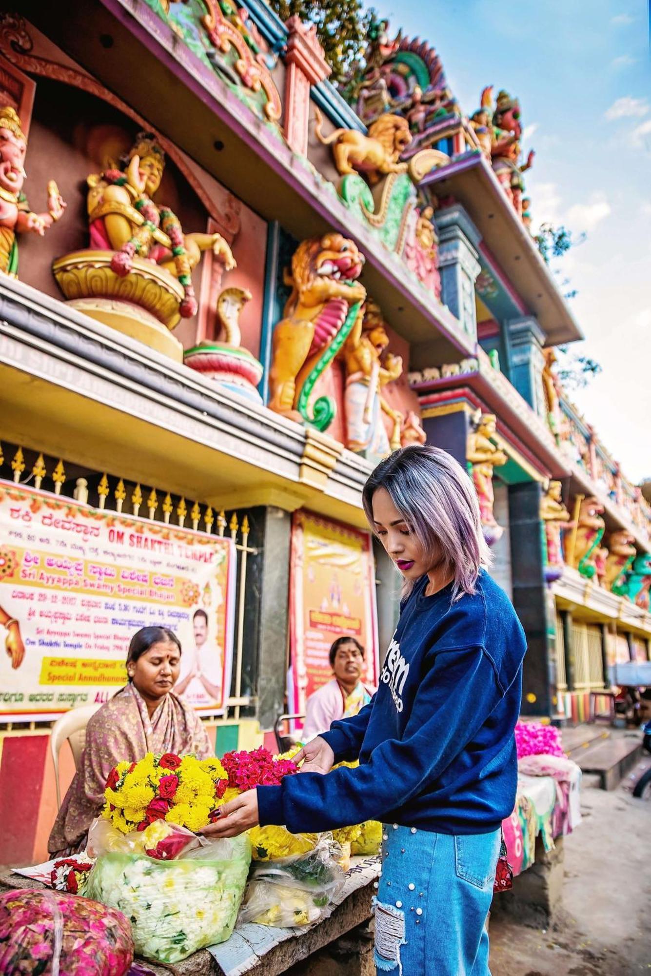 Hyatt Centric Mg Road Бангалор Екстериор снимка A Thai woman with blue hair