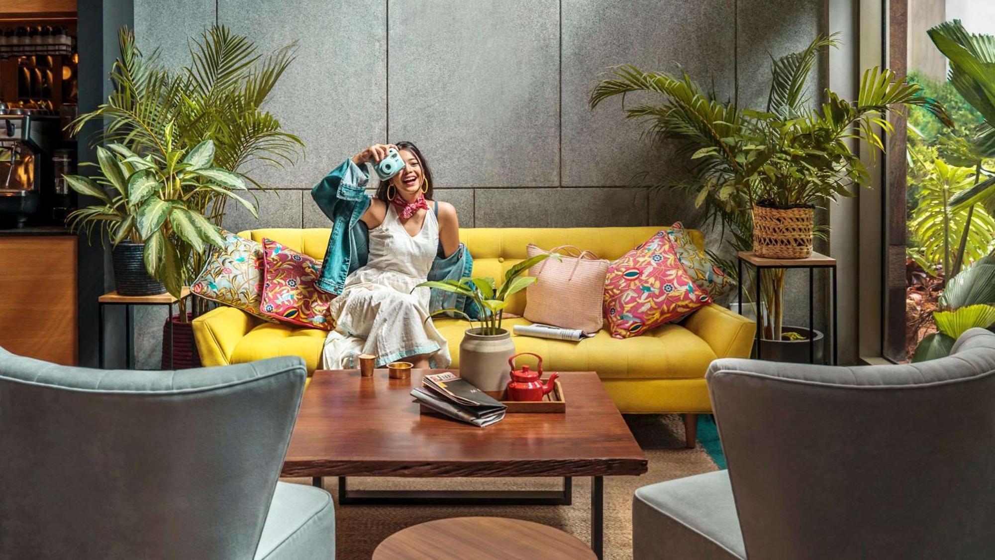 Hyatt Centric Mg Road Бангалор Екстериор снимка The Lounge at the Hotel
