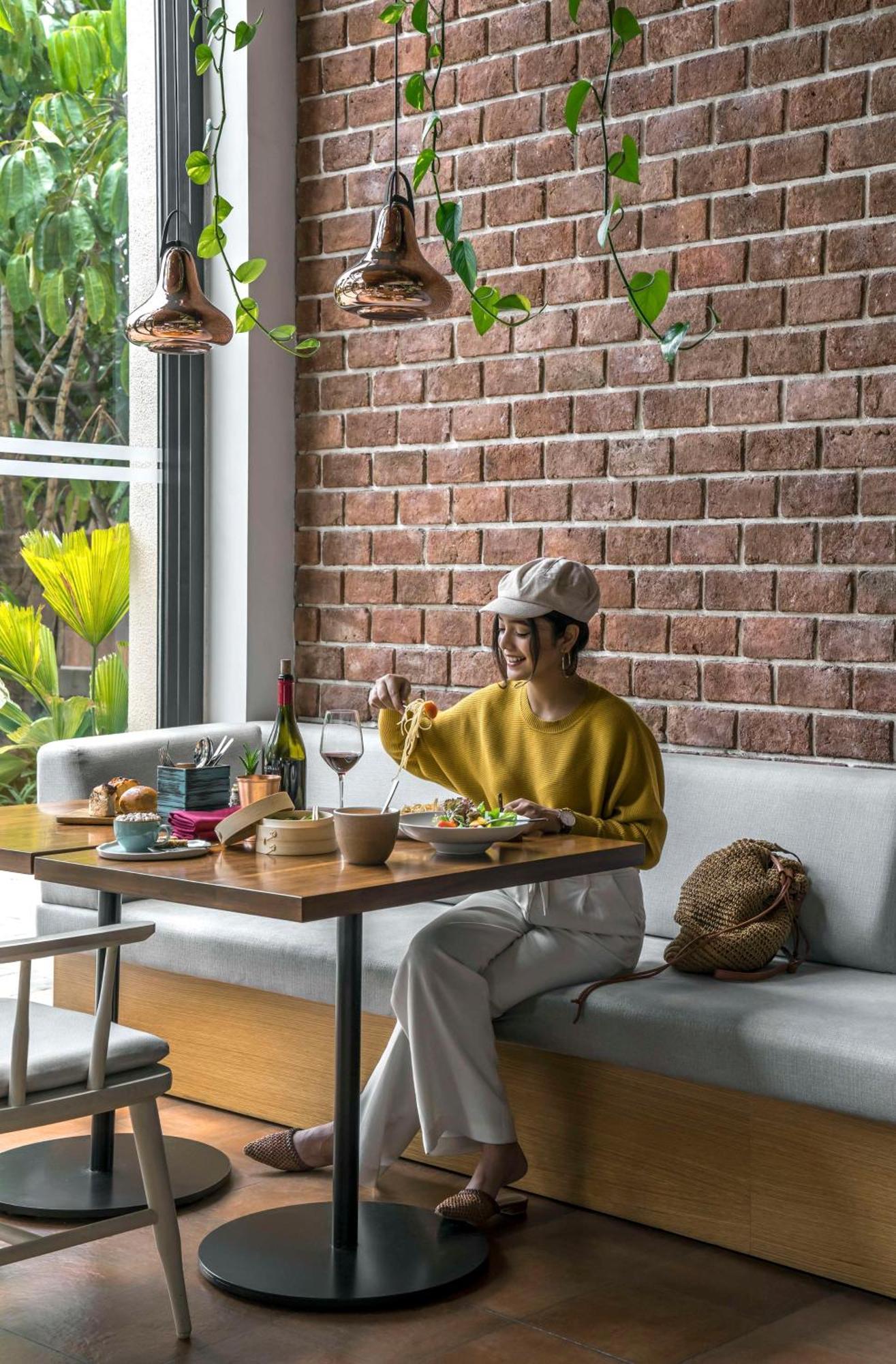 Hyatt Centric Mg Road Бангалор Екстериор снимка Kim Sae-ron in 2019