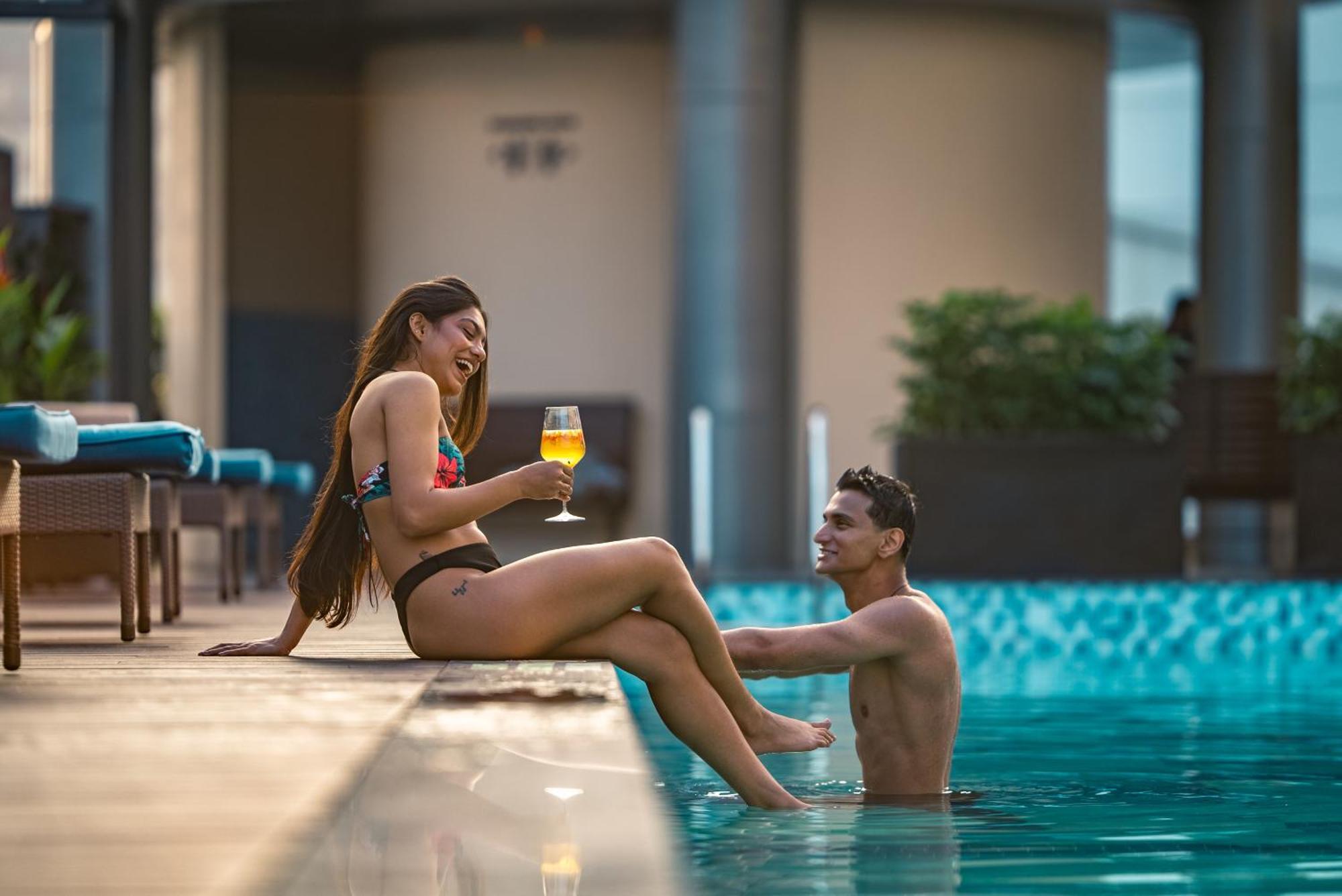 Hyatt Centric Mg Road Бангалор Екстериор снимка Pool at the hotel